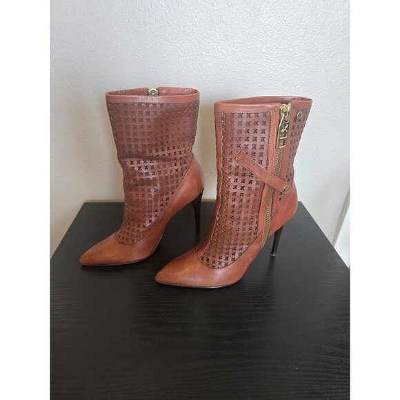 Donald J. Pliner DMSX  Brown Laser Cut Perforated Ankle Heeled Booties size 7 - Picture 2 of 11
